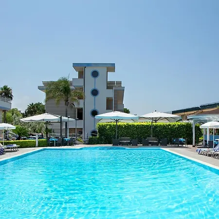 Hotel Premiere Pool & Resort-2